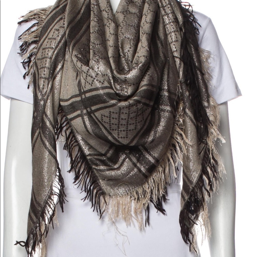 Gucci wool scarf   Metallic & natural GG logo featuring fringe edges